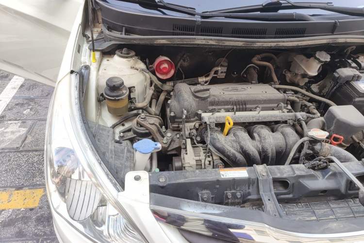 Used Hyundai Verna (older generation) 2013 Sedan 1.4L Automatic Standard GL Model Engine Bay Right