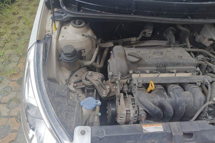 Used Hyundai Verna (older generation) 2013 Sedan 1.4L Automatic Standard GL Model Engine Bay Right