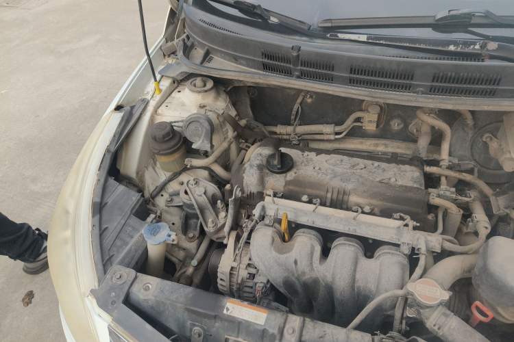 Used Hyundai Verna (older generation) 2013 Sedan 1.4L Automatic Standard GL Model Engine Bay Right