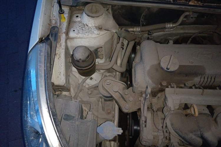 Used Hyundai Verna (older generation) 2013 Sedan 1.4L Automatic Standard GL Model Engine Bay Right