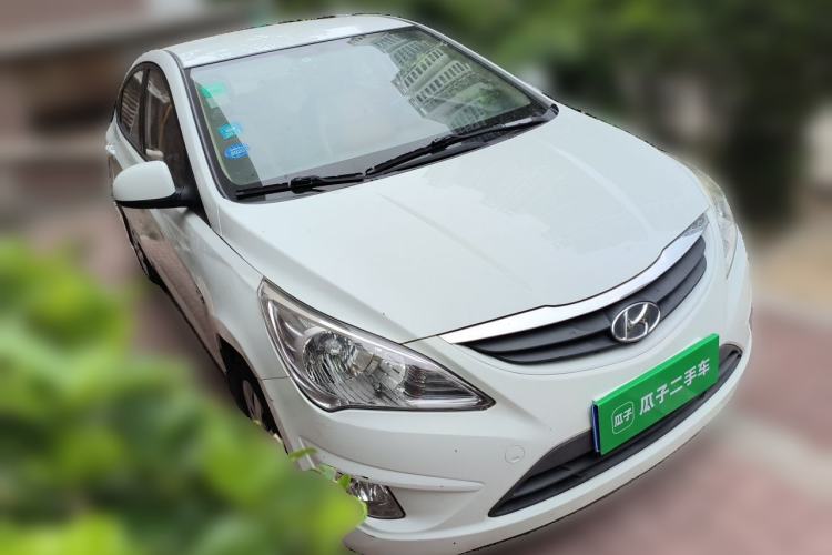 Used Hyundai Verna (older generation) 2013 Sedan 1.4L Automatic Standard GL Model Front Right 45 Deg
