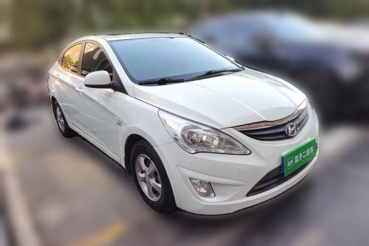 Used Hyundai Verna (older generation) 2013 Sedan 1.4L Automatic Standard GL Model Front Right 45 Deg