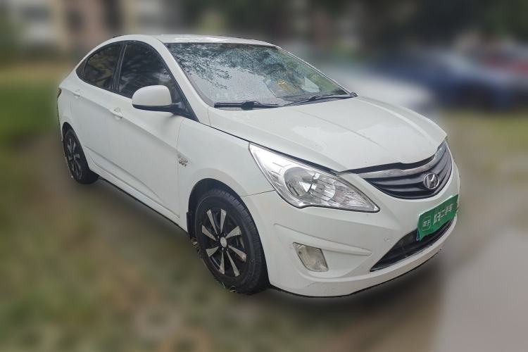 Used Hyundai Verna (older generation) 2013 Sedan 1.4L Automatic Standard GL Model Front Right 45 Deg