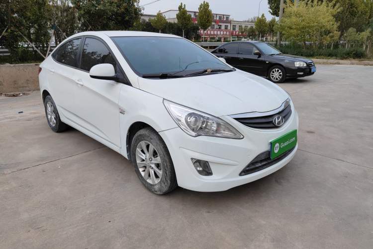 Used Hyundai Verna (older generation) 2013 Sedan 1.4L Automatic Standard GL Model Front Right 45 Deg