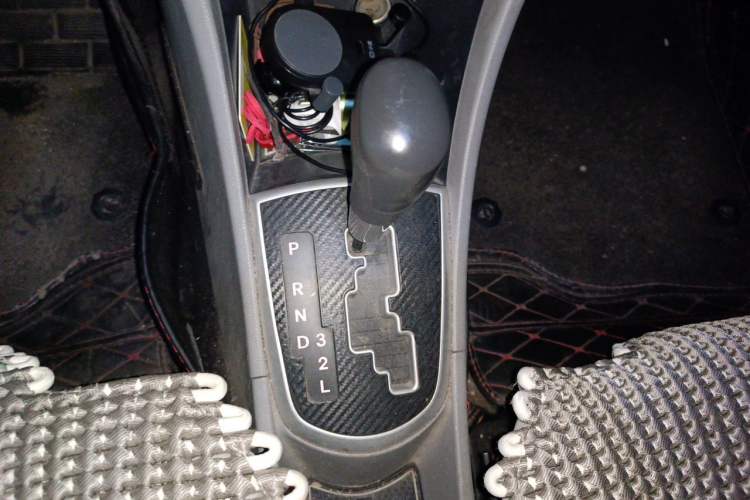 Used Hyundai Verna (older generation) 2013 Sedan 1.4L Automatic Standard GL Model Gear Lever