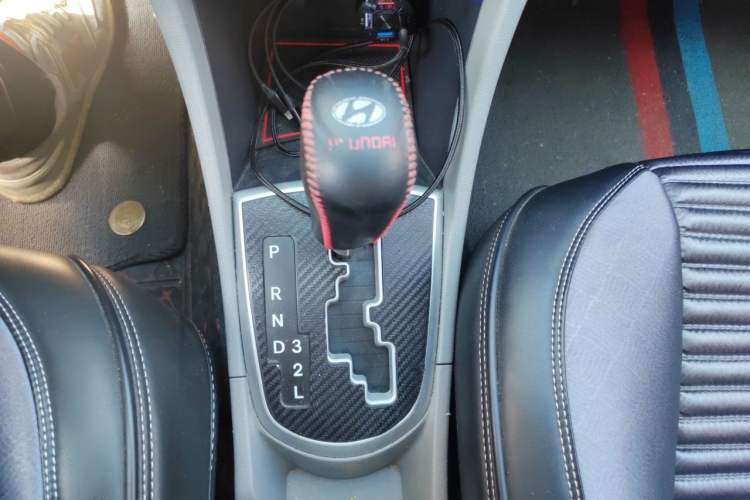 Used Hyundai Verna (older generation) 2013 Sedan 1.4L Automatic Standard GL Model Gear Lever