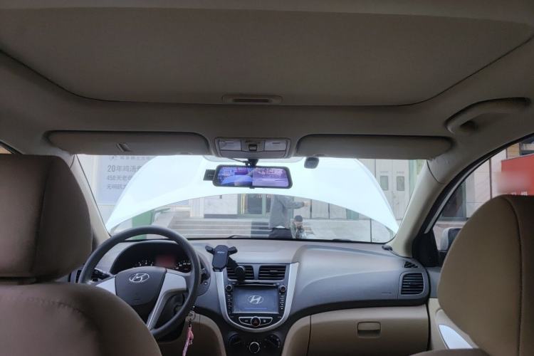 Used Hyundai Verna (older generation) 2013 Sedan 1.4L Automatic Standard GL Model Headliner