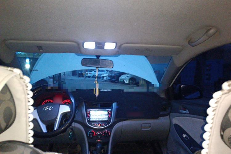Used Hyundai Verna (older generation) 2013 Sedan 1.4L Automatic Standard GL Model Headliner
