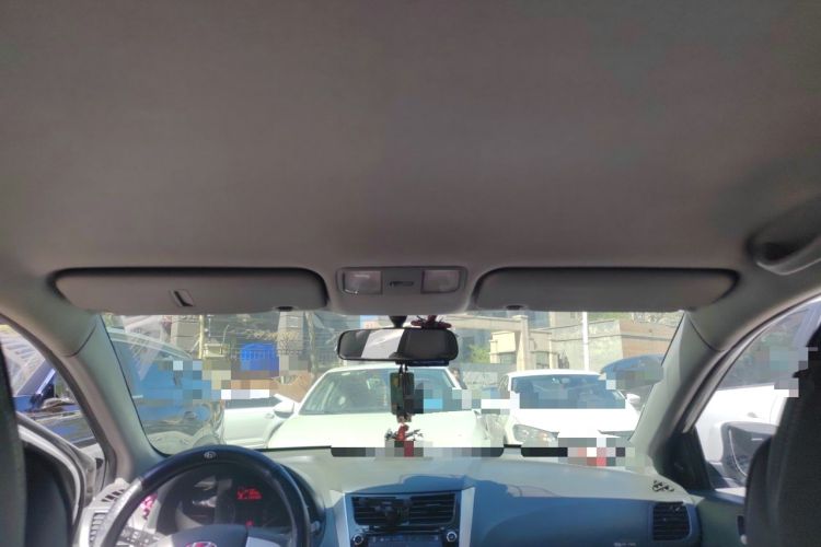 Used Hyundai Verna (older generation) 2013 Sedan 1.4L Automatic Standard GL Model Headliner