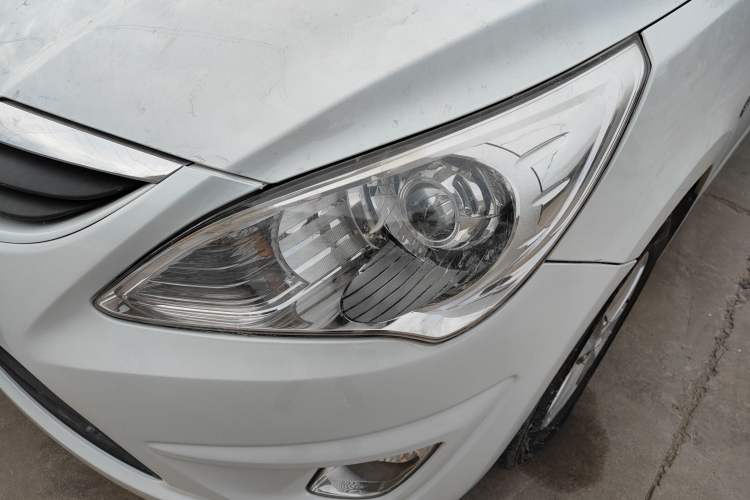Used Hyundai Verna (older generation) 2013 Sedan 1.4L Automatic Standard GL Model Left Front Headlight