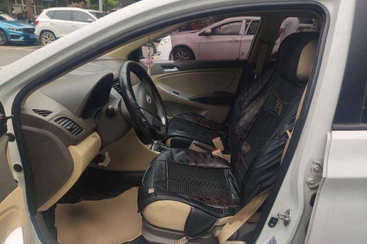 Used Hyundai Verna (older generation) 2013 Sedan 1.4L Automatic Standard GL Model Left Front Seat