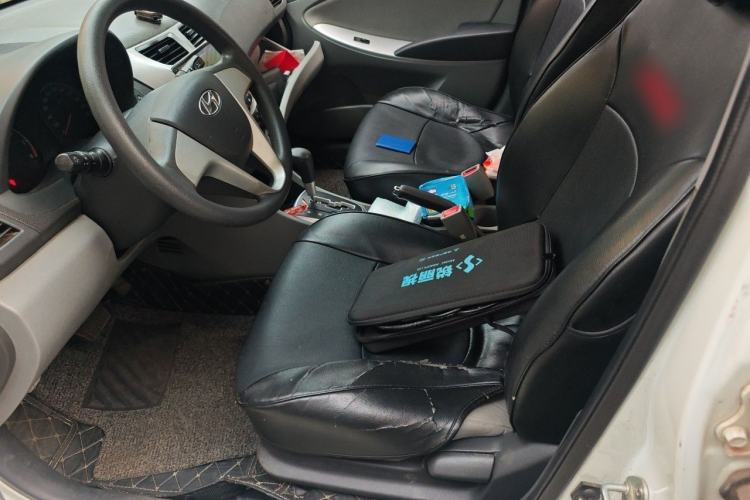 Used Hyundai Verna (older generation) 2013 Sedan 1.4L Automatic Standard GL Model Left Front Seat