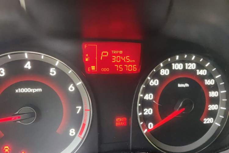 Used Hyundai Verna (older generation) 2013 Sedan 1.4L Automatic Standard GL Model Odometer Close Up