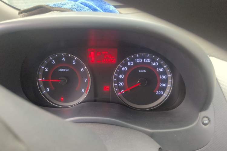 Used Hyundai Verna (older generation) 2013 Sedan 1.4L Automatic Standard GL Model Odometer Close Up