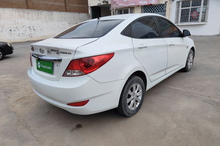 Used Hyundai Verna (older generation) 2013 Sedan 1.4L Automatic Standard GL Model Rear Right 45 Deg