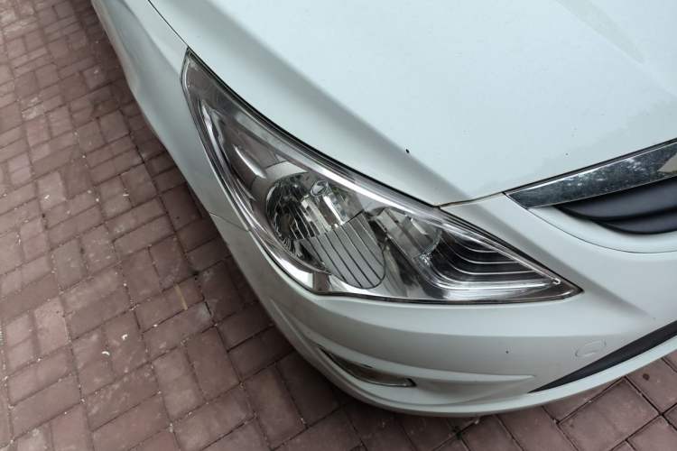 Used Hyundai Verna (older generation) 2013 Sedan 1.4L Automatic Standard GL Model Right Front Headlight