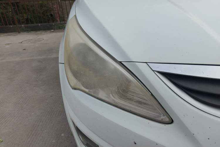 Used Hyundai Verna (older generation) 2013 Sedan 1.4L Automatic Standard GL Model Right Front Headlight