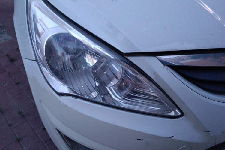 Used Hyundai Verna (older generation) 2013 Sedan 1.4L Automatic Standard GL Model Right Front Headlight