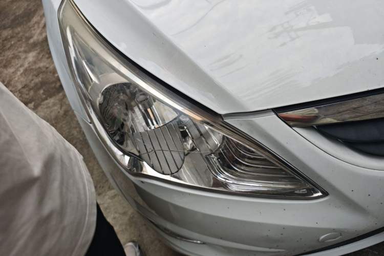 Used Hyundai Verna (older generation) 2013 Sedan 1.4L Automatic Standard GL Model Right Front Headlight