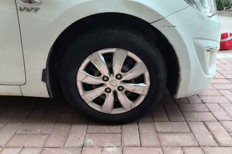 Used Hyundai Verna (older generation) 2013 Sedan 1.4L Automatic Standard GL Model Right Front Wheel Hub
