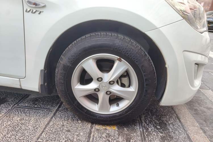 Used Hyundai Verna (older generation) 2013 Sedan 1.4L Automatic Standard GL Model Right Front Wheel Hub