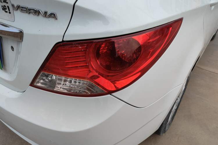 Used Hyundai Verna (older generation) 2013 Sedan 1.4L Automatic Standard GL Model Right Rear Taillight