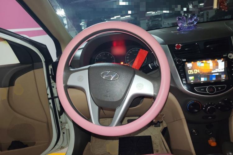 Used Hyundai Verna (older generation) 2013 Sedan 1.4L Automatic Standard GL Model Steering Wheel