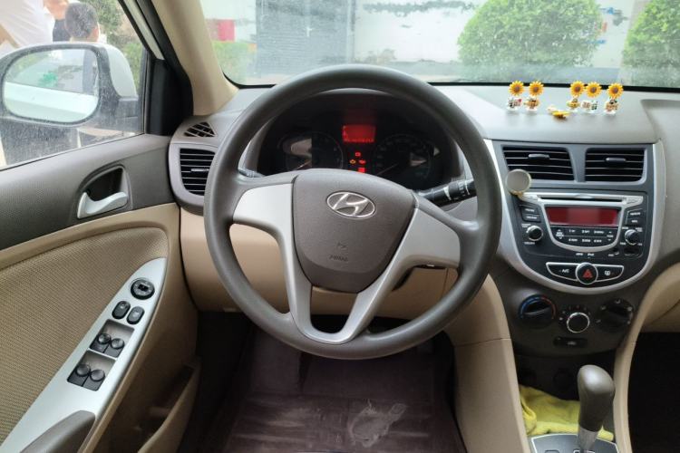 Used Hyundai Verna (older generation) 2013 Sedan 1.4L Automatic Standard GL Model Steering Wheel