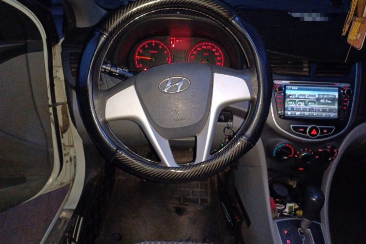 Used Hyundai Verna (older generation) 2013 Sedan 1.4L Automatic Standard GL Model Steering Wheel
