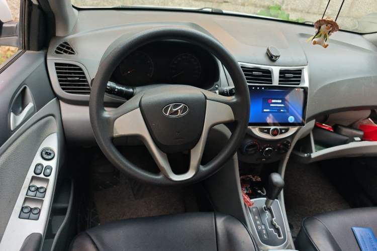 Used Hyundai Verna (older generation) 2013 Sedan 1.4L Automatic Standard GL Model Steering Wheel
