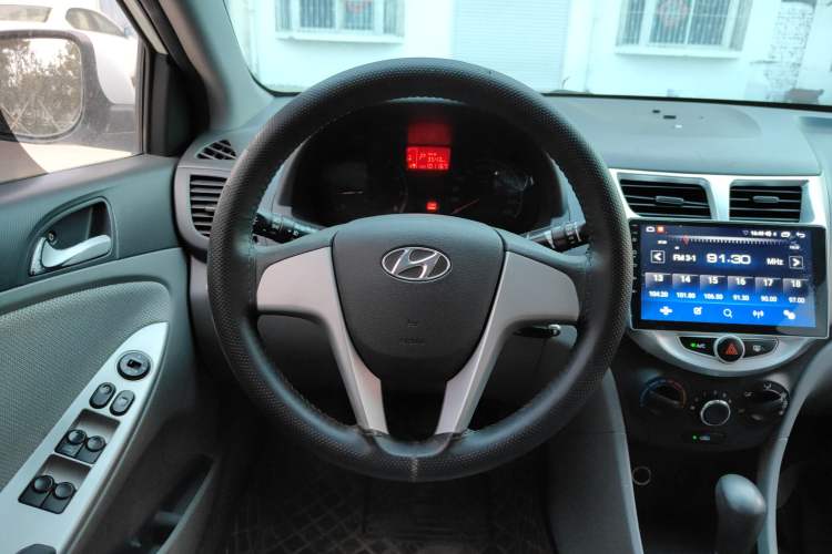 Used Hyundai Verna (older generation) 2013 Sedan 1.4L Automatic Standard GL Model Steering Wheel