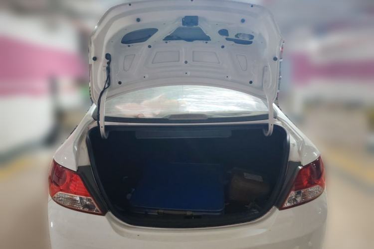 Used Hyundai Verna (older generation) 2013 Sedan 1.4L Automatic Standard GL Model Trunk