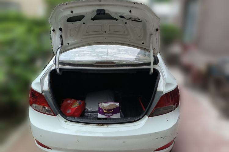 Used Hyundai Verna (older generation) 2013 Sedan 1.4L Automatic Standard GL Model Trunk