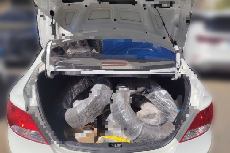 Used Hyundai Verna (older generation) 2013 Sedan 1.4L Automatic Standard GL Model Trunk