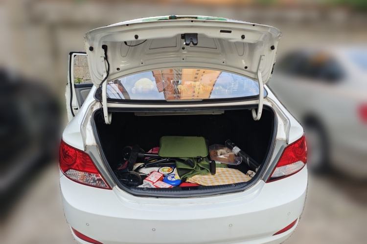 Used Hyundai Verna (older generation) 2013 Sedan 1.4L Automatic Standard GL Model Trunk