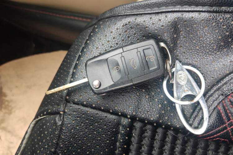 Used Hyundai Verna (older generation) 2013 Sedan 1.4L Automatic Standard GL Model Vehicle Key
