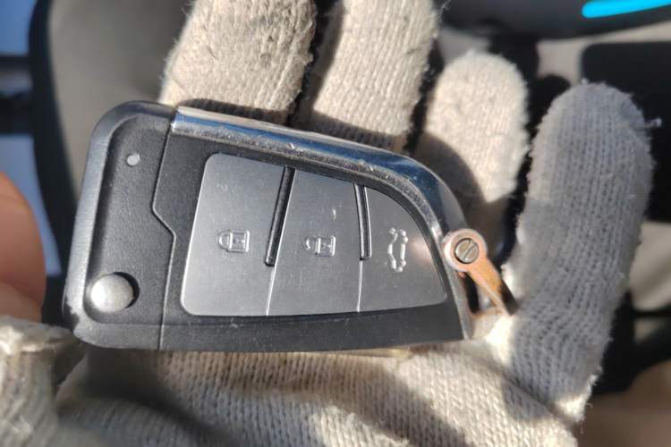 Used Hyundai Verna (older generation) 2013 Sedan 1.4L Automatic Standard GL Model Vehicle Key