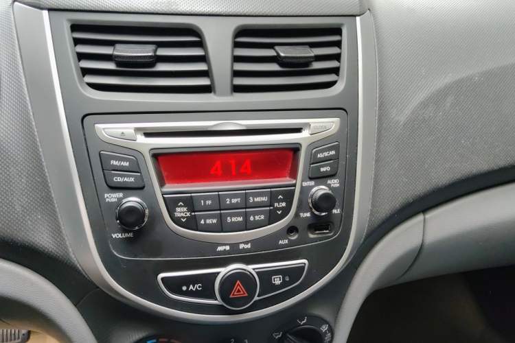 Used Hyundai Verna (older generation) 2013 Sedan 1.4L Automatic Standard GL Model Audio And AC Panel