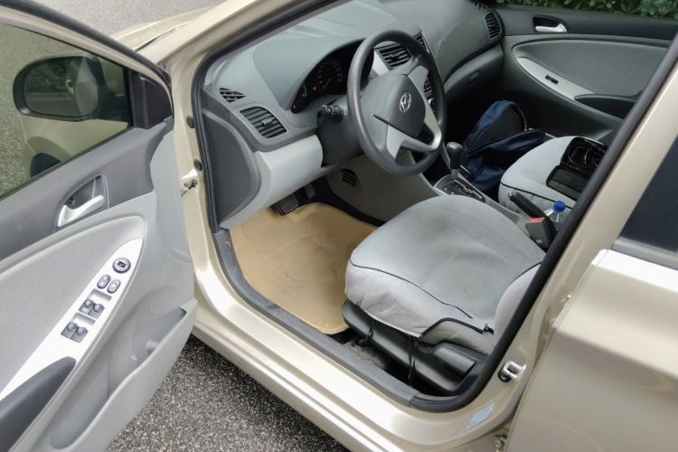 Used Hyundai Verna (older generation) 2013 Sedan 1.4L Automatic Standard GL Model Driver Seat