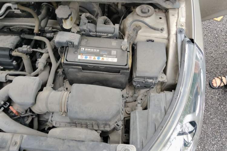 Used Hyundai Verna (older generation) 2013 Sedan 1.4L Automatic Standard GL Model Engine Bay Left