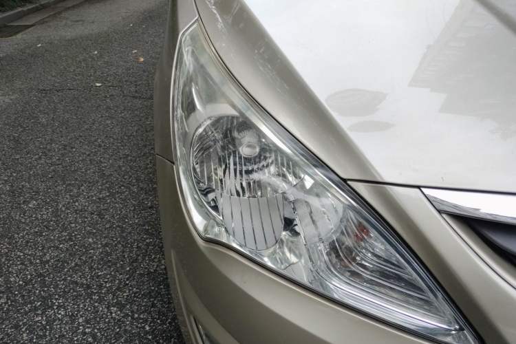 Used Hyundai Verna (older generation) 2013 Sedan 1.4L Automatic Standard GL Model Right Front Headlight