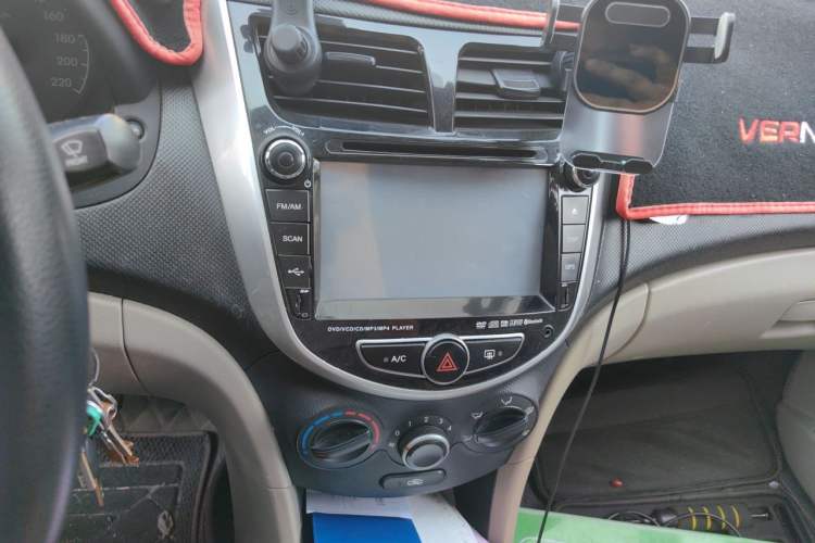 Used Hyundai Verna (older generation) 2014 1.4L Manual Smart GLS Trim Audio And AC Panel