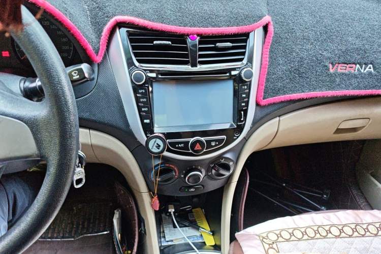 Used Hyundai Verna (older generation) 2014 1.4L Manual Smart GLS Trim Audio And AC Panel