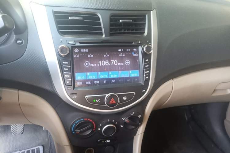 Used Hyundai Verna (older generation) 2014 1.4L Manual Smart GLS Trim Audio And AC Panel