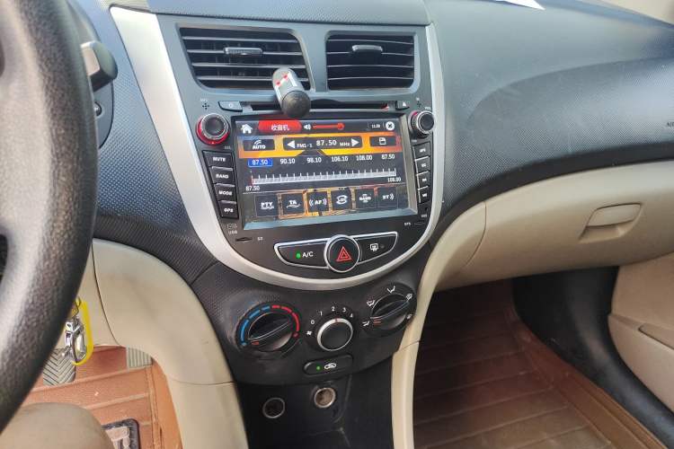 Used Hyundai Verna (older generation) 2014 1.4L Manual Smart GLS Trim Audio And AC Panel