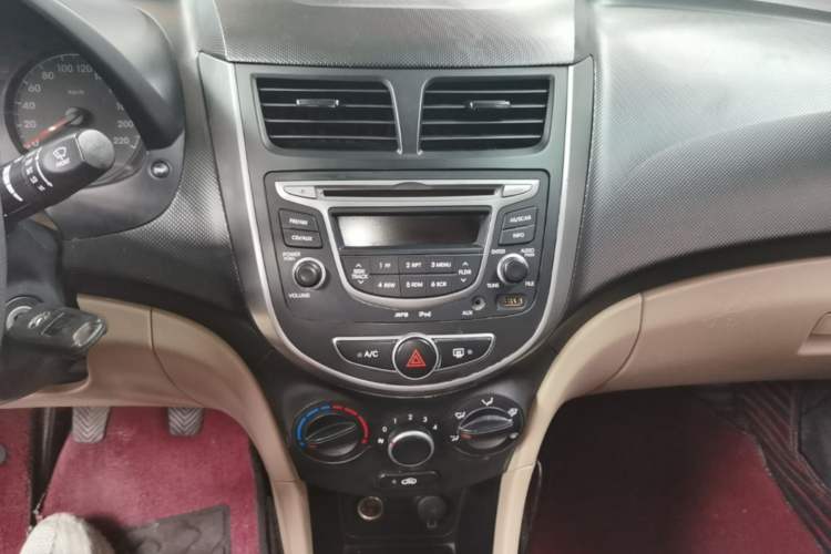 Used Hyundai Verna (older generation) 2014 1.4L Manual Smart GLS Trim Audio And AC Panel