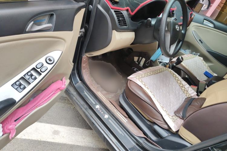 Used Hyundai Verna (older generation) 2014 1.4L Manual Smart GLS Trim Driver Seat