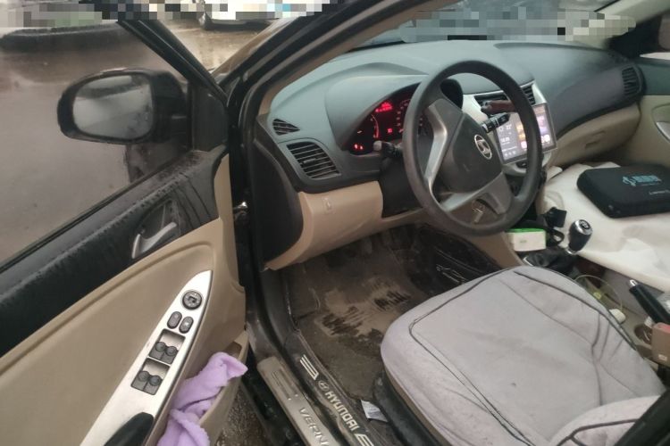 Used Hyundai Verna (older generation) 2014 1.4L Manual Smart GLS Trim Driver Seat