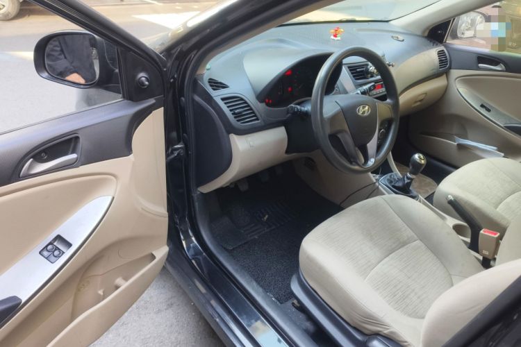Used Hyundai Verna (older generation) 2014 1.4L Manual Fashion GS Model Driver Seat
