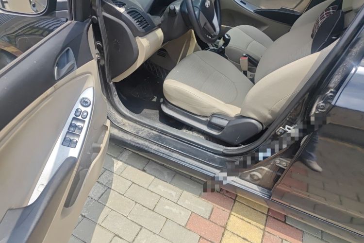 Used Hyundai Verna (older generation) 2014 1.4L Manual Smart GLS Trim Driver Seat
